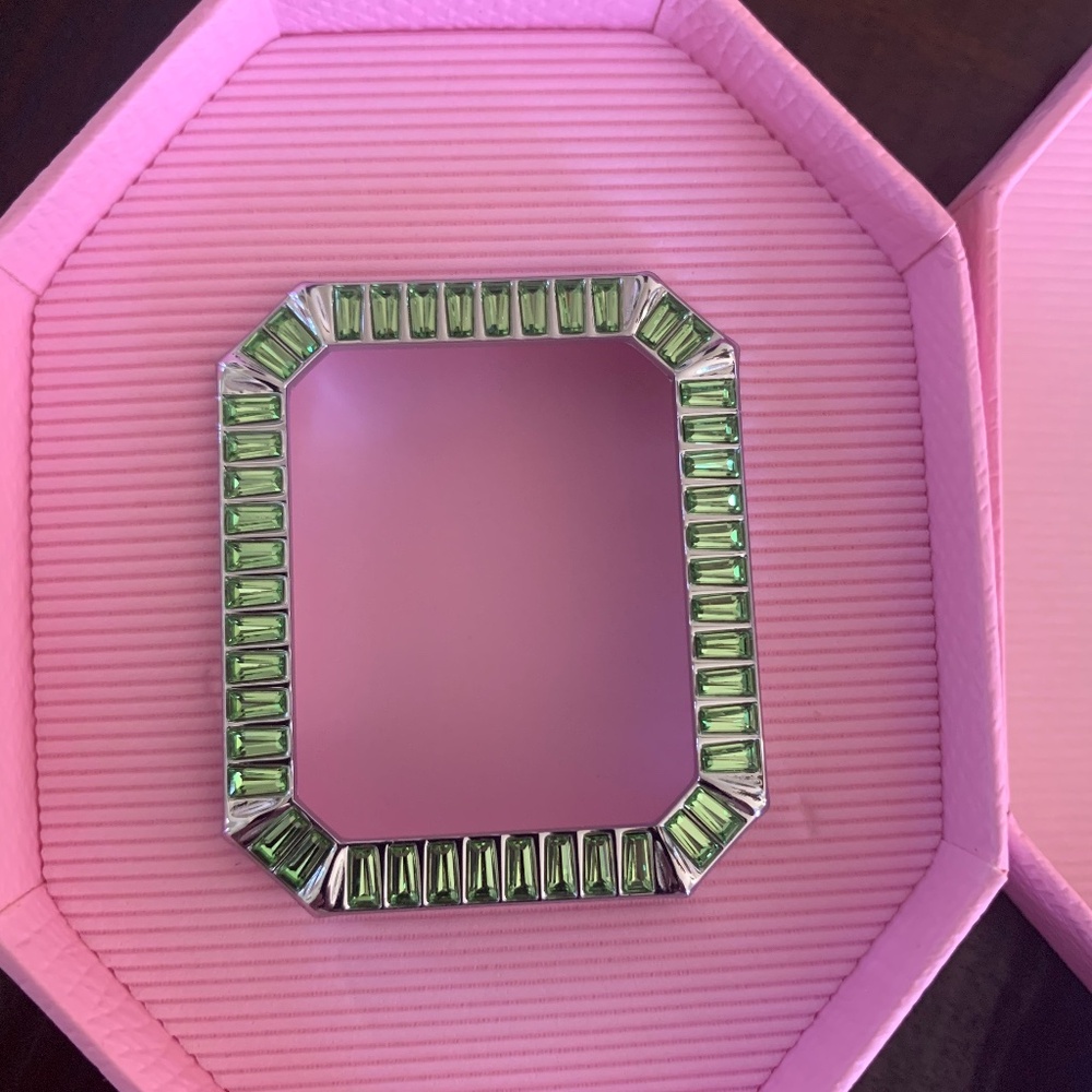 ♦️NWT Swarovski Apple Watch cover 40mm stunning green crystals - Picture 3 of 4